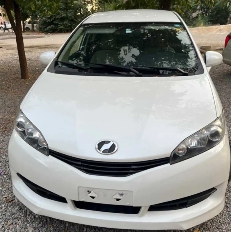 Лобовое стекло на Toyota Wish